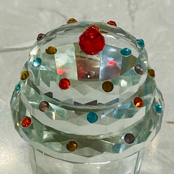 Crystal cupcake, clear glass beautifully decorated, unique keepsake gift! - Picture 4 of 5